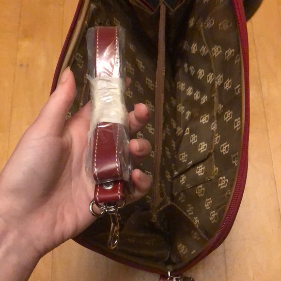 Unused burgundy and brown tote bag with strap - Picture 7 of 8